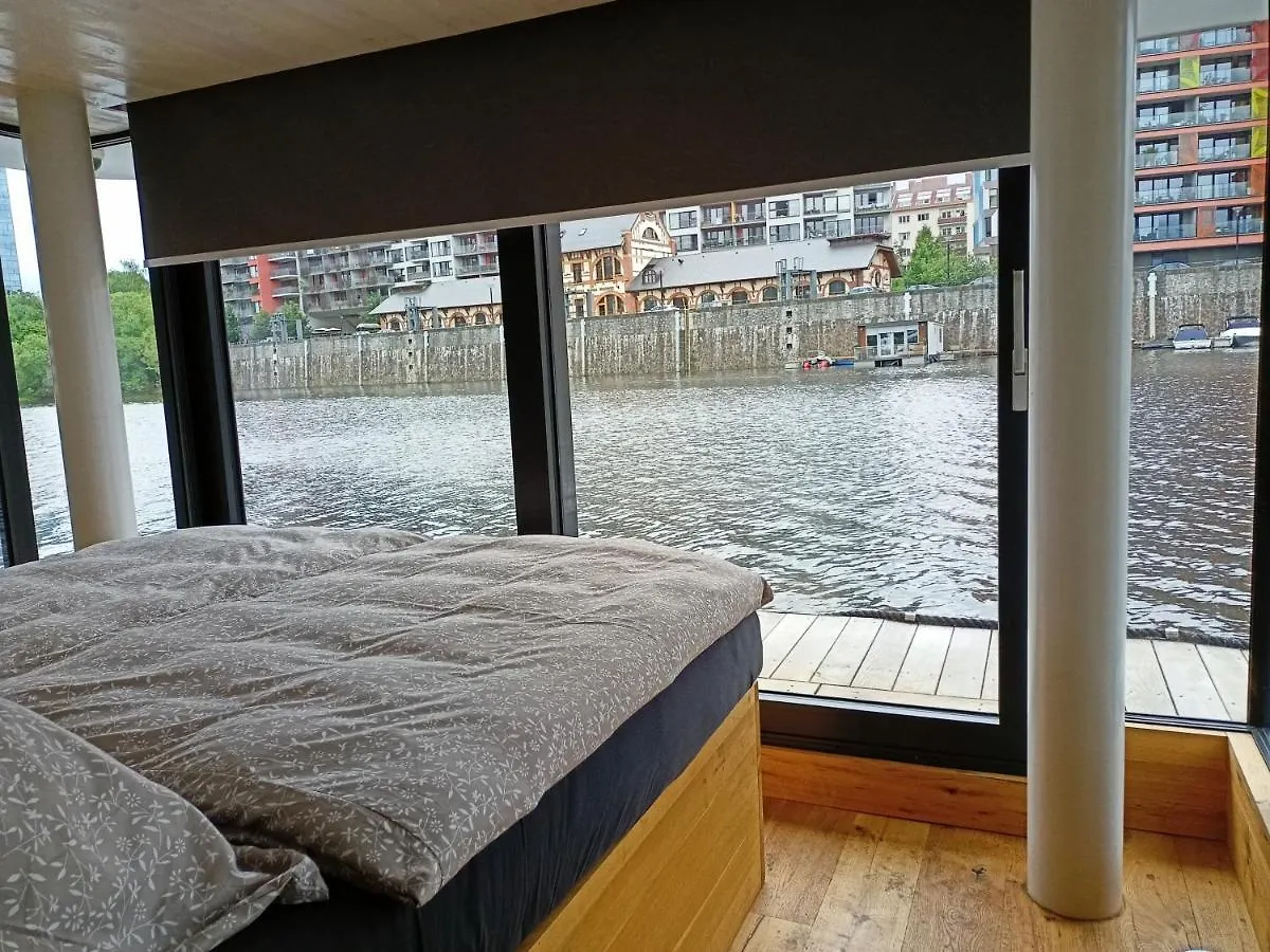 Hauseboat Prague Hotel Botel