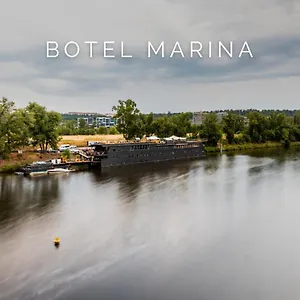 2* Botel Marina