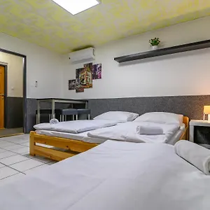 Hostel Seven, Praha