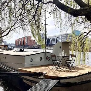  Botel On Boat, Privat Pier, Free Parking